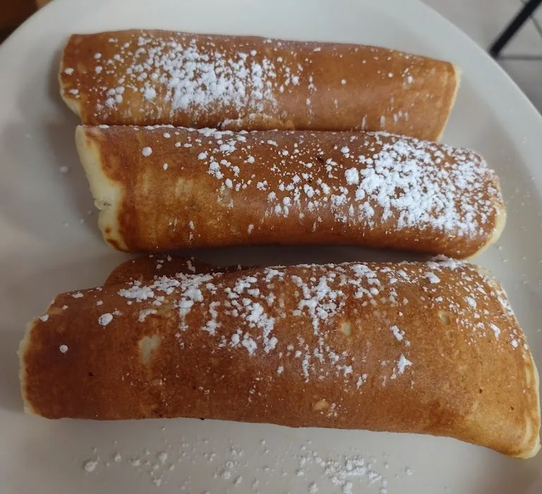 Pancakes dusted with powdered sugar at Geno's Diner